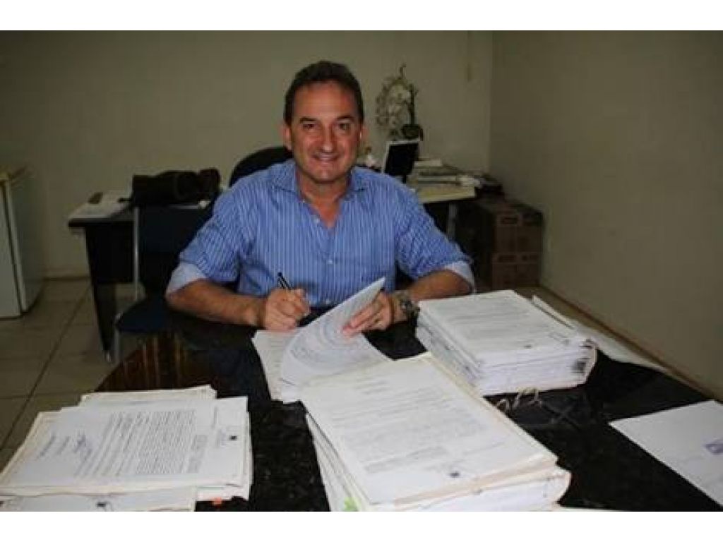 CARLA TRENTO DEPOIS QUE NÃO CONSEGUIU ADMINISTRAR UM MERCADO QUER AJUDAR ADMINISTRAR O ESTADO!!!!??  