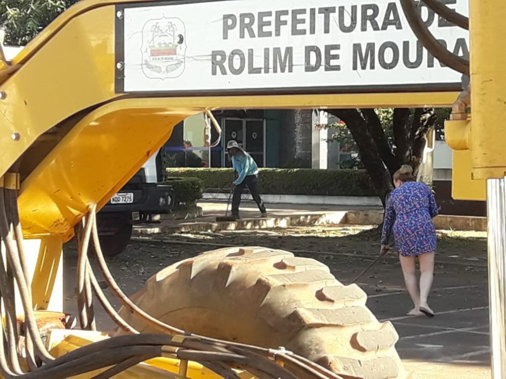 CARLA TRENTO DEPOIS QUE NÃO CONSEGUIU ADMINISTRAR UM MERCADO QUER AJUDAR ADMINISTRAR O ESTADO!!!!??  
