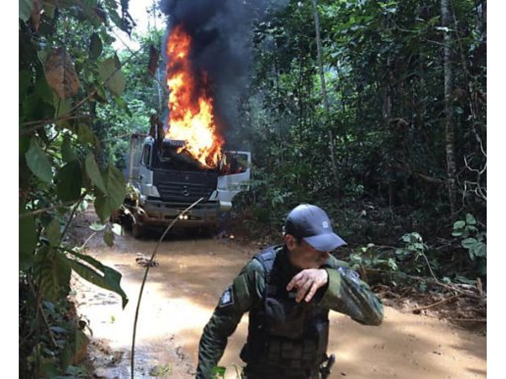 LAERTE GOMES  X IBAMA: ROLA NAS REDES SOCIAIS VÍDEO DO JORNALISTA FÁBIO CAMILO QUE LAERTE DIZ NÃO TER MORAL SOBRE O IBAMA EM RONDÔNIA  