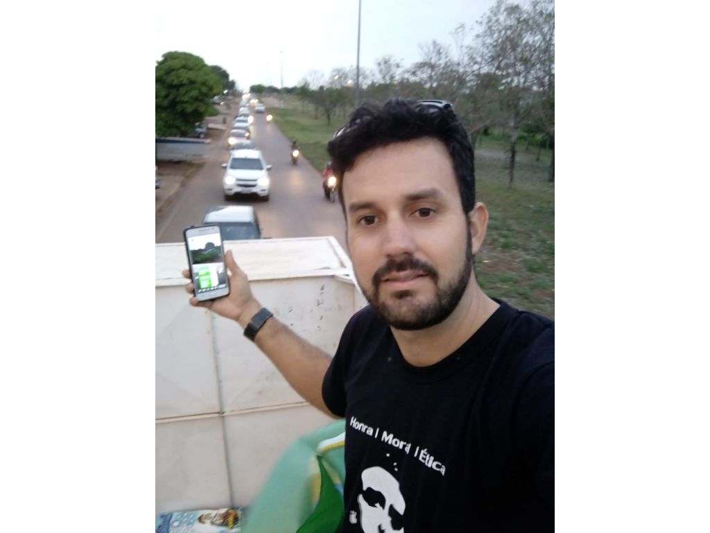 Líderes do movimento pró BOLSONARO da zona da mata realiza carreata em Rolim de Moura e  faz nota de esclarecimento.