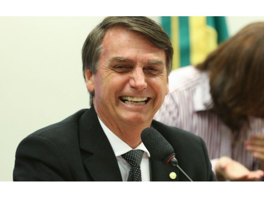 O DÓLAR DESPENCA APÓS RESULTADO DO IBOPE INDICAR QUE BOLSONARO SUBIU 4 PONTOS PERCENTUAL