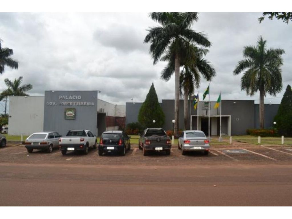 vereadores de Rolim de moura aprova a construção da nova prefeitura no município com um gasto de mais de 6 milhões sendo que o municipio tem outras prioridade