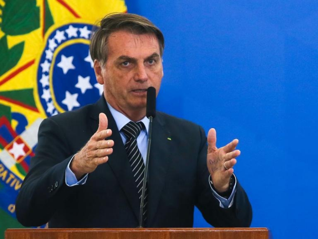 Bolsonaro sanciona lei que operacionaliza pagamento do programa de redução de jornada e salário